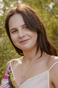 Bessty Nude Brunette Posing Outdoors