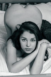 Evita Lima In Erotic Portrait Session