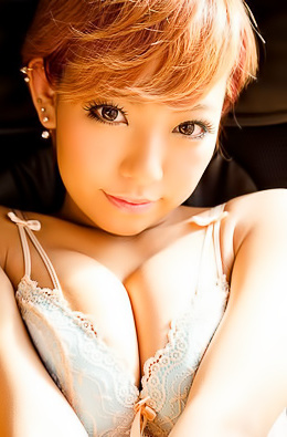 Blond Japanese girl Hikari