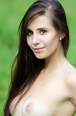 Naked Brunette Vanessa Posing Outdoor