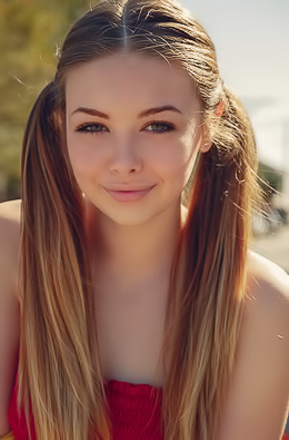 Erotic Babe Lana Lea