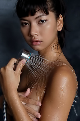Cara Pin exposing her body while in the shower