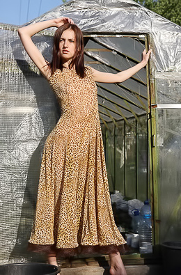 Emma Getting Naked And Enjoys Hot Days