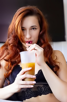 Oxi Bendini Icy Fingers Exploring The Fierce Heat Of Her Pussy