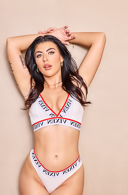 Curvy Besties Share Cock Violet Starr, Gal Ritchie