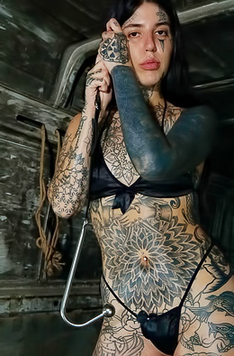 Katty Blue In Hooked