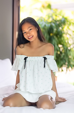 Po Share Her Naked Beauty With You For The First Time