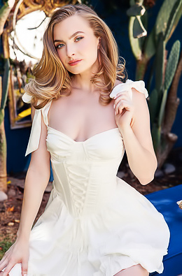 Playboy Muse Lareina Tay Beautiful Babe Getting Naked Outdoors