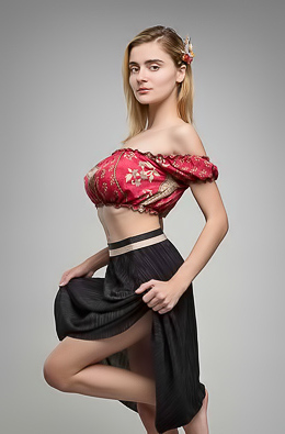 Marria Leeah undresses, revealing luscious buttocks and sexy upper body