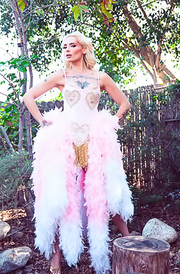 Shia Snow Hot Sexbomb With Pretty Face And Curly Blond Hairs And Perfect Boobs