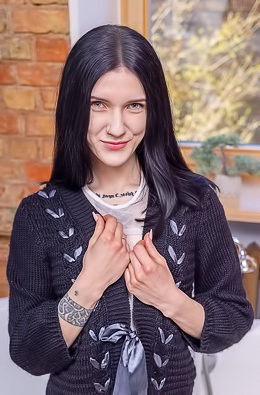 Inked Blackhaired Babe In The Bathtube