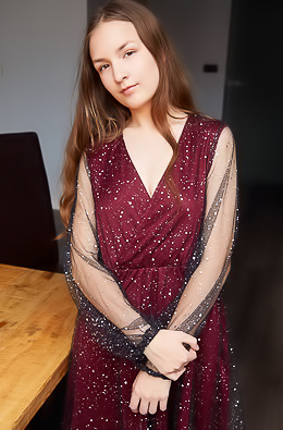 Bellaria Alluring Pussy Spread And Natural Beauty In An Artistic Set