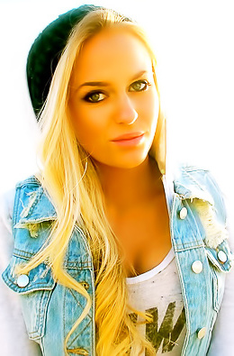 Hot Swedish Model Anna Nystrom Is Clearly A Runner