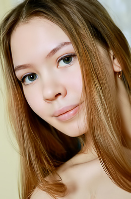 Dakota Curvy Ass Cheeks