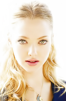 Paparazzi caught Amanda Seyfried pantyless