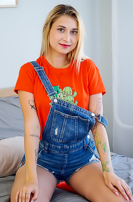 Iris Kiss Kiss In Cumming On Her Tits