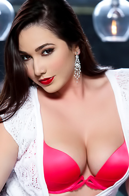 Karlee Gray Busty Babe Spreads Her Pussy Lips