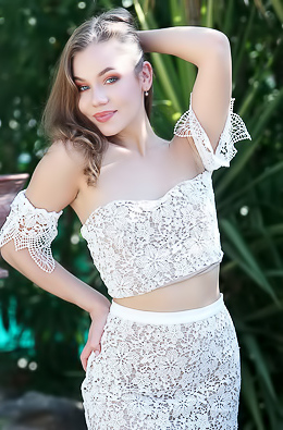 Lila Nova Mesmerize You With Her Gorgeous Blue Eyes As She Pouts Prettily