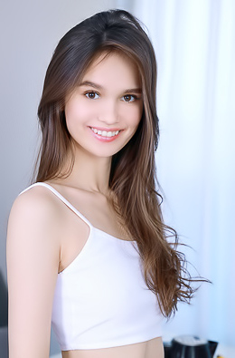 Anastasia Bella Exposing Her Plump-lipped Pussy