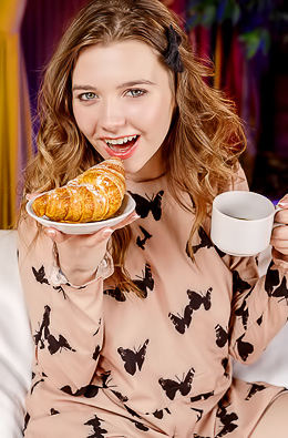 Elvera Naked And Going Face Down Booty Up For A Delicious Rear View