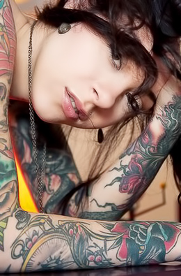 Sexy Gogo and her tattooed body