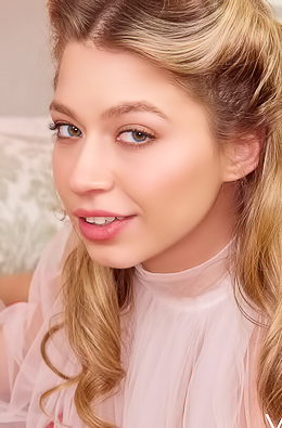 Summer Kline tempting you with a wild moorland blowjob
